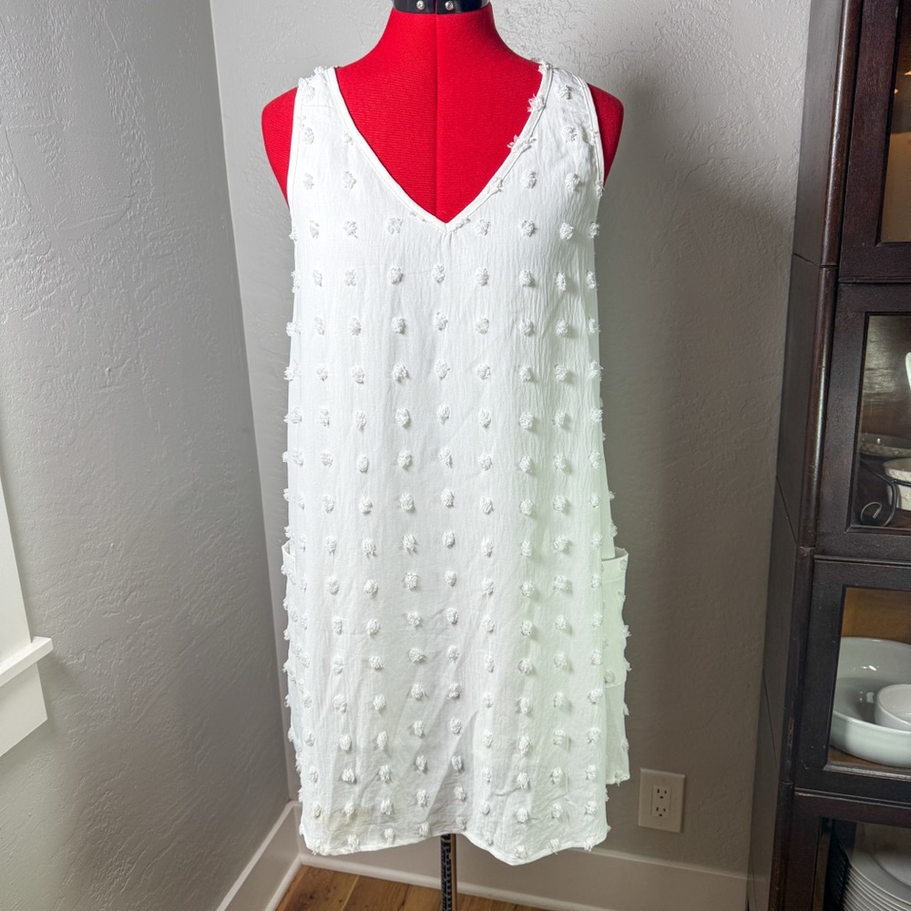 TECREW White Swiss Dot Sleeveless Shift V-Neck Graduation Dress Size S